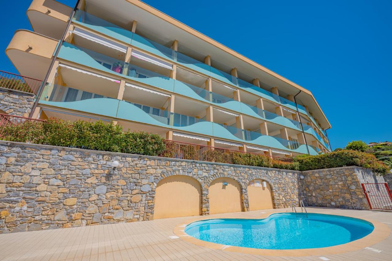 Appartamento Incantevole Con Piscina Vallecrosia Exterior photo