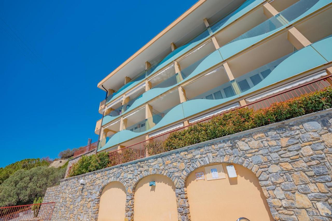 Appartamento Incantevole Con Piscina Vallecrosia Exterior photo